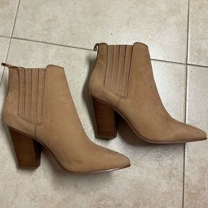 ALDO Heeled Point Toe Beige Boots Size 7